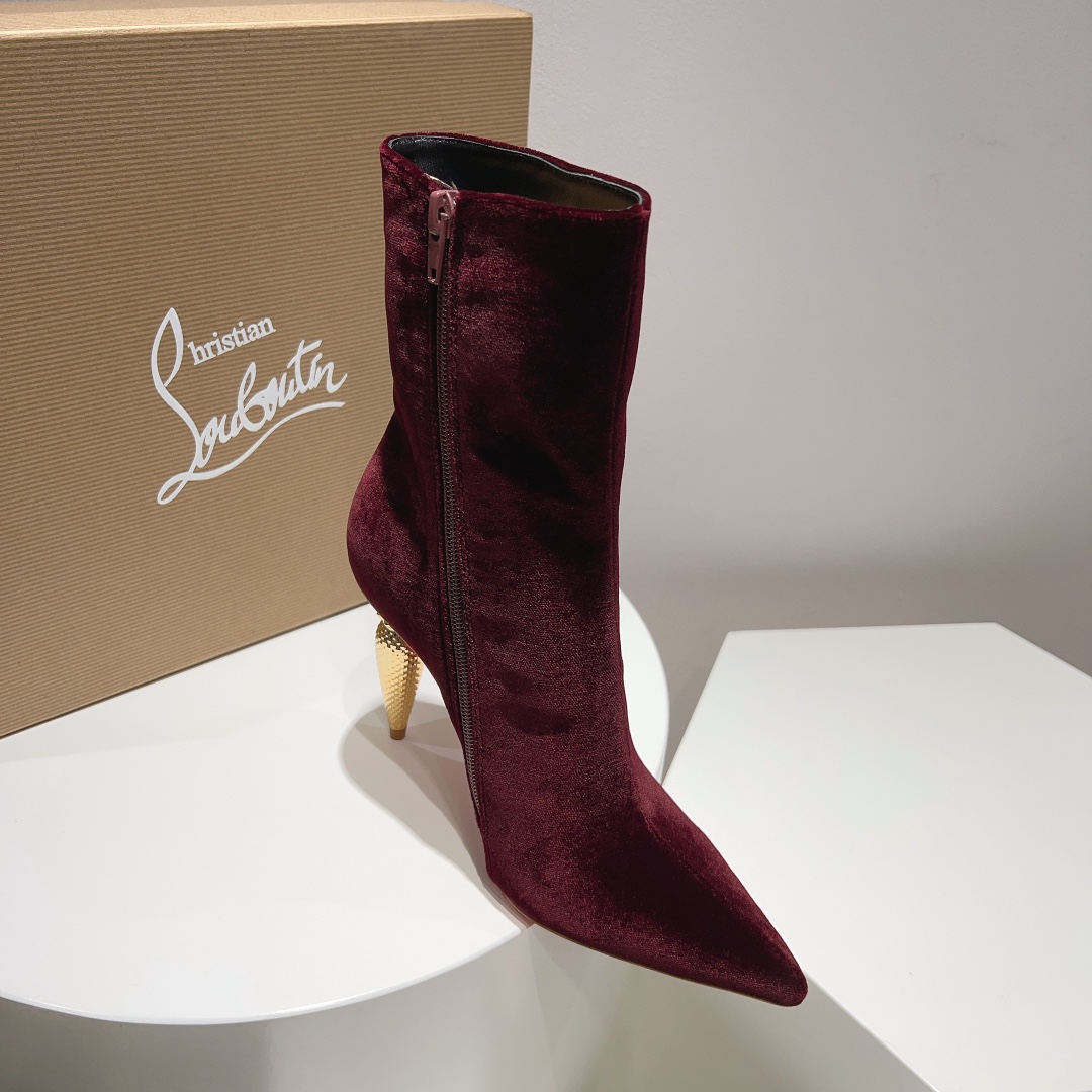 Christian Louboutin | 2023s?? CL Queen lipstick and high heels