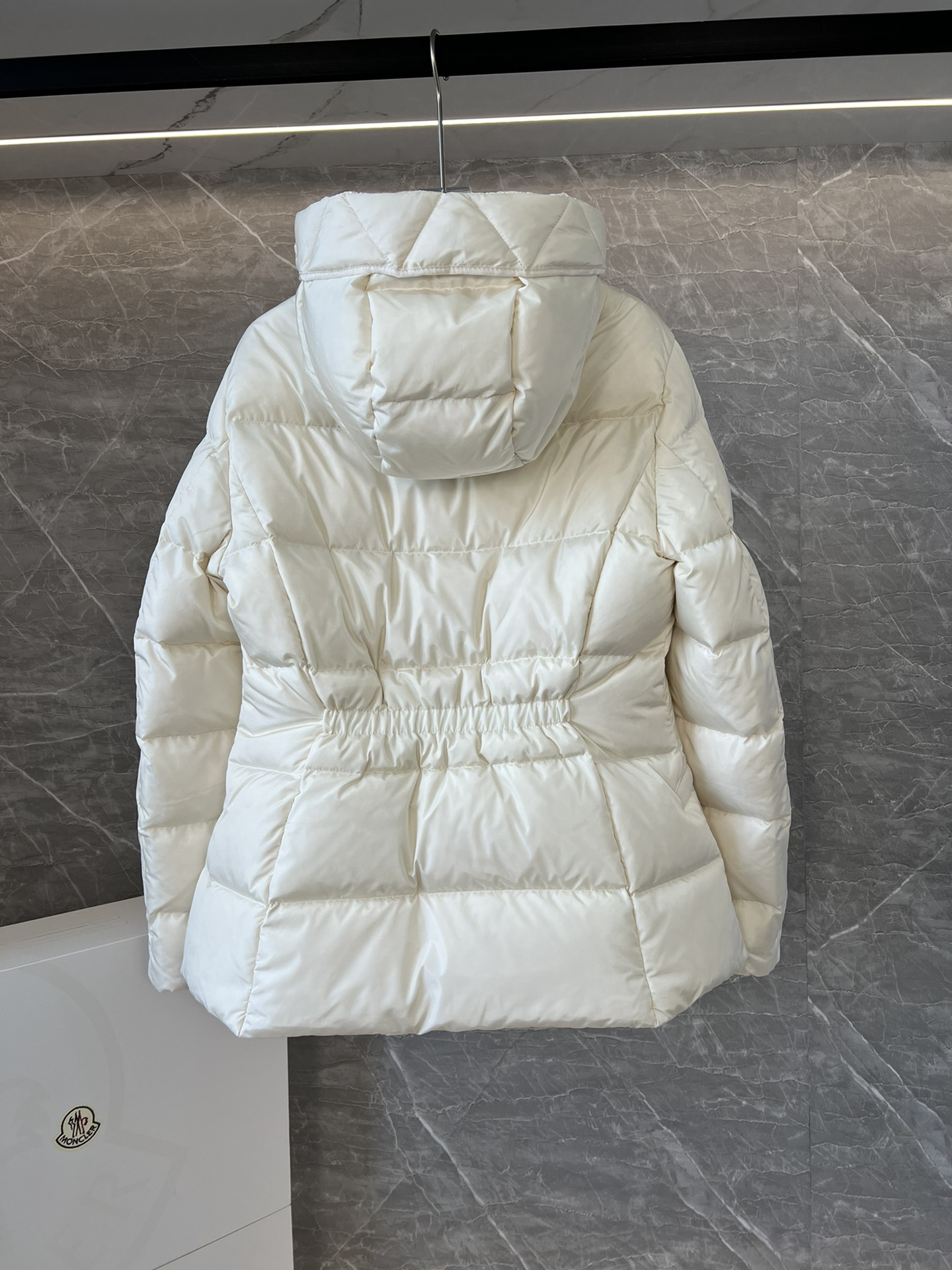 New down products ??Moncler Avoce short women's down jacket.