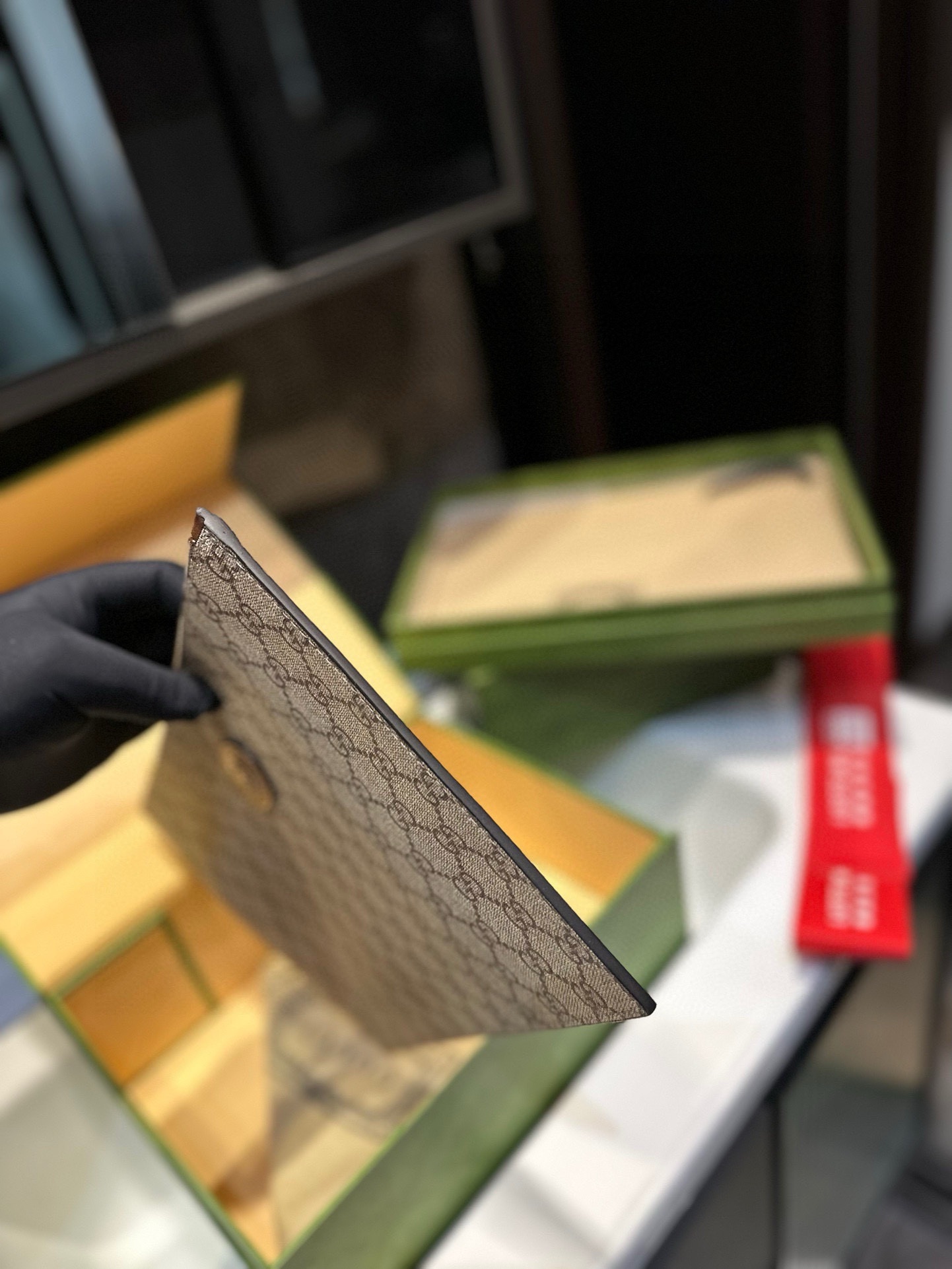 gucci men's classic clutch