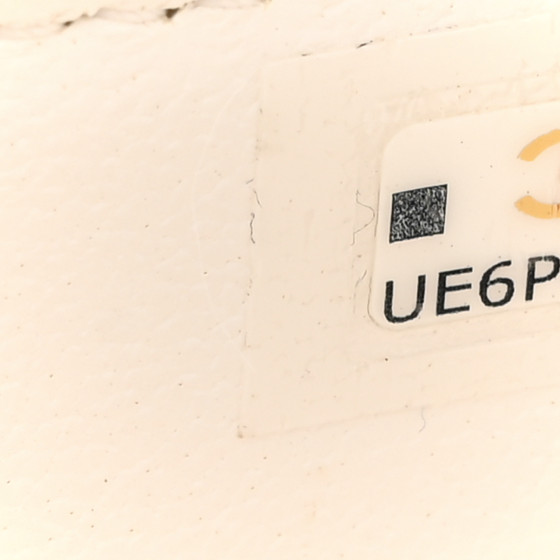 Caviar Quilted Sweetheart Vanity Case White