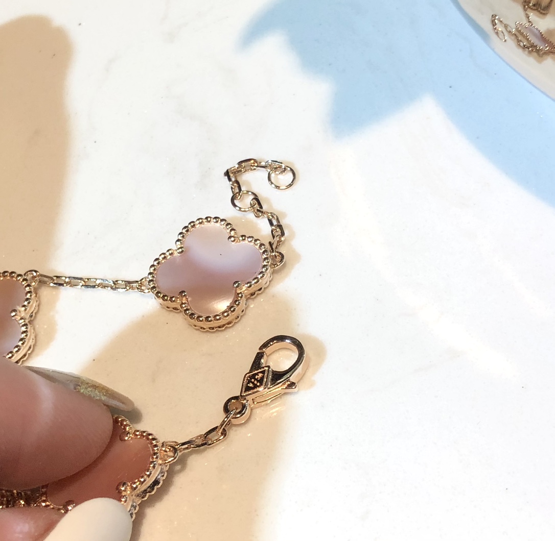 Van Cleef & Arpels VCA high quality latest model ?? Four-leaf clover pink shell five-flower bracelet