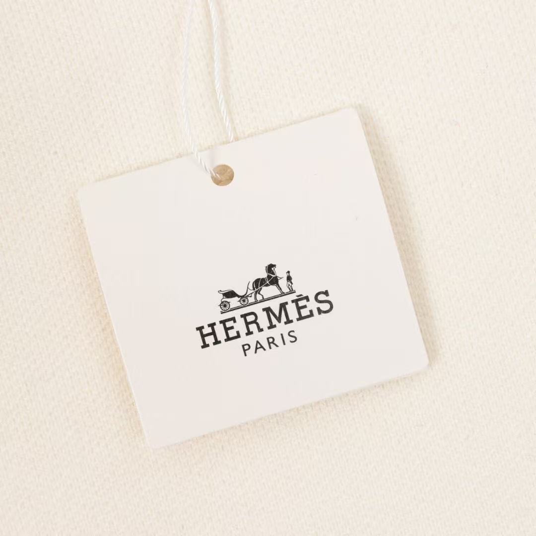 Hermès embroidered round collar sweater