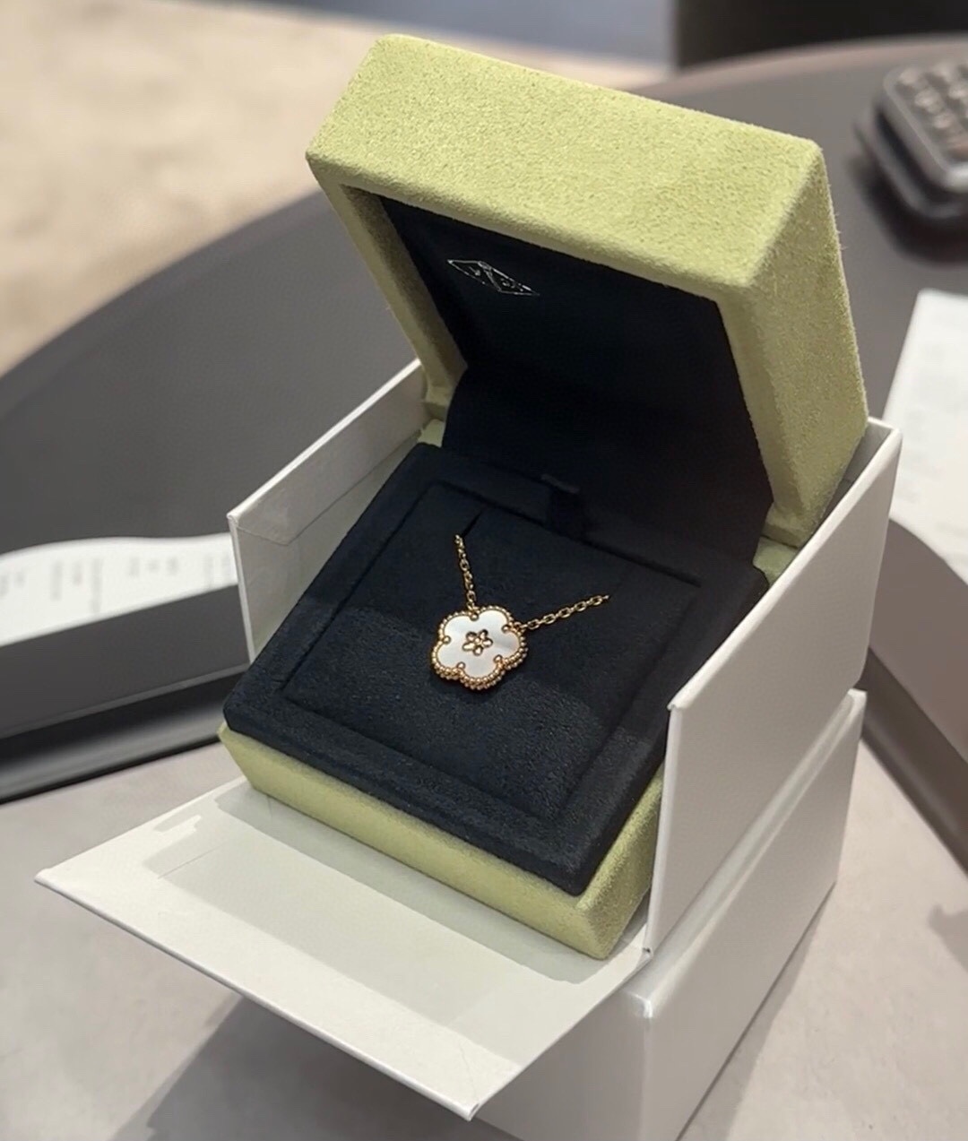 5 Van Cleef & Arpels VCA new plum blossom necklace ?? The necklace is out. The whole body is made of S925 sterling silver. High version with diamond buckle and logo ???vca necklace