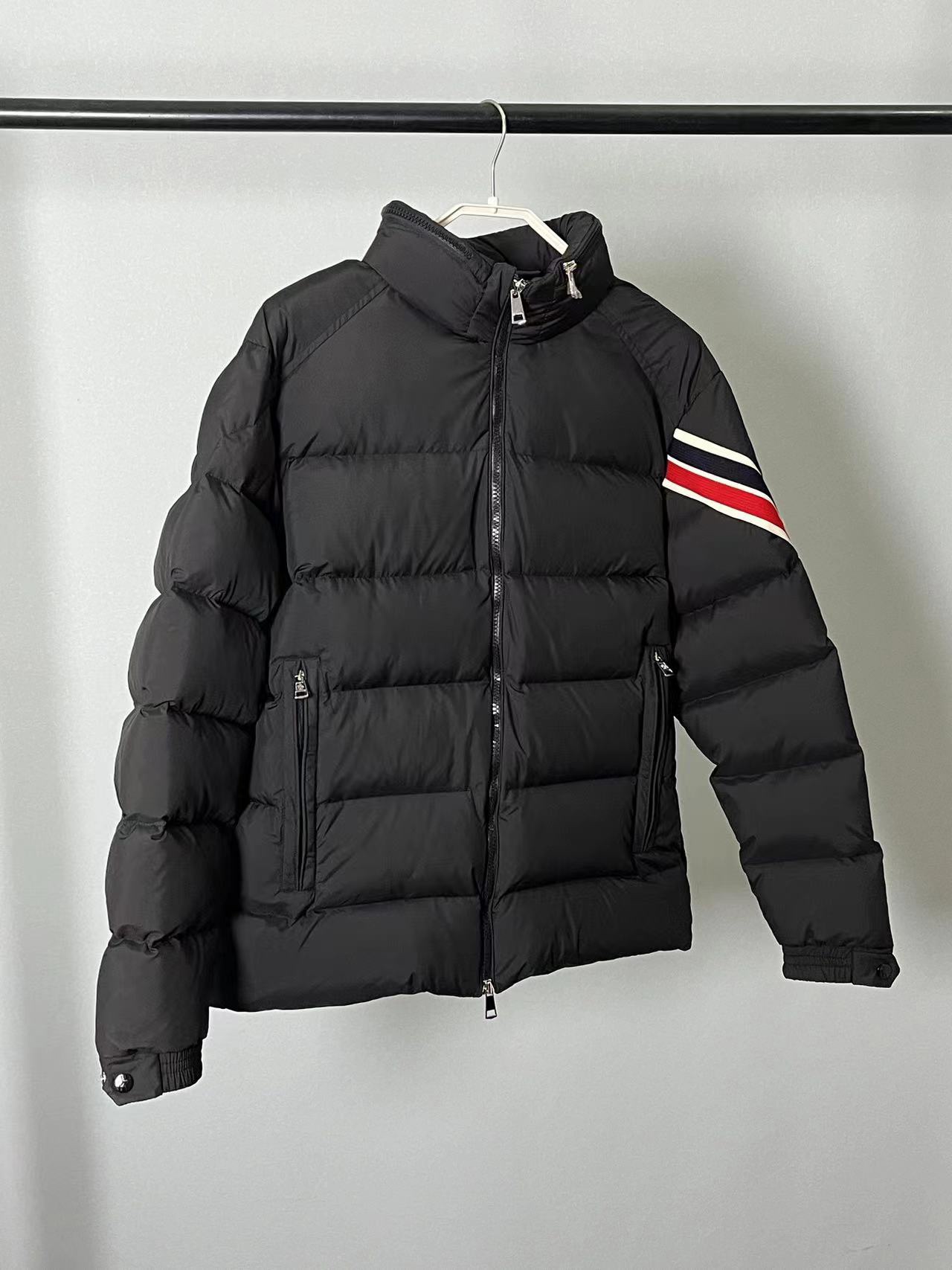 Premium down ??Moncler Solayan men's tricolor trim short down jacket