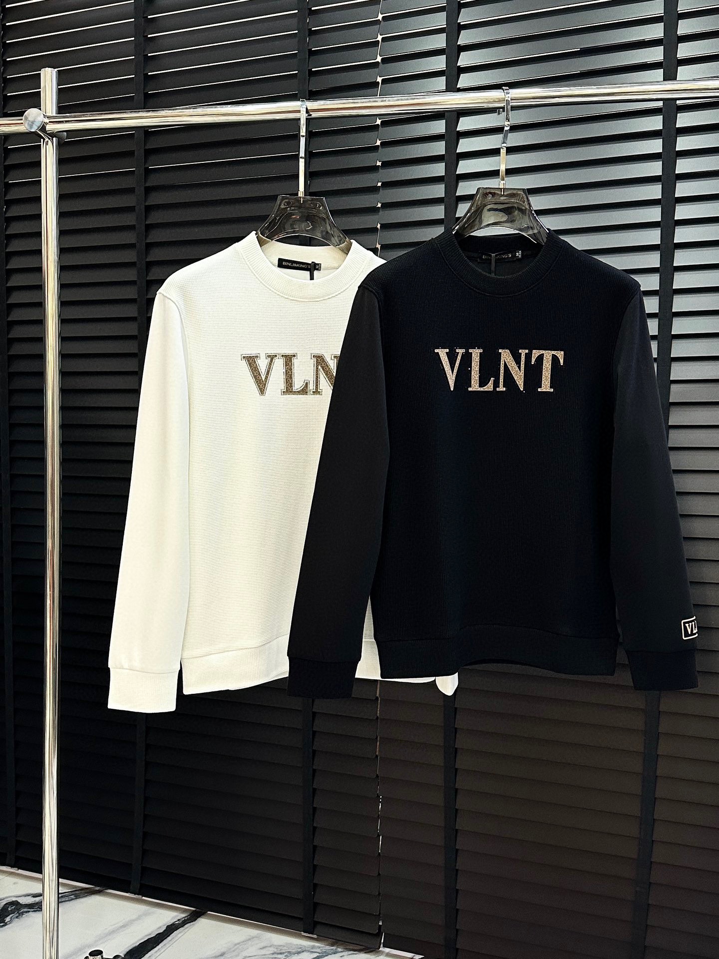 Valentino 2024 new official versatile knitted bottom long sleeve