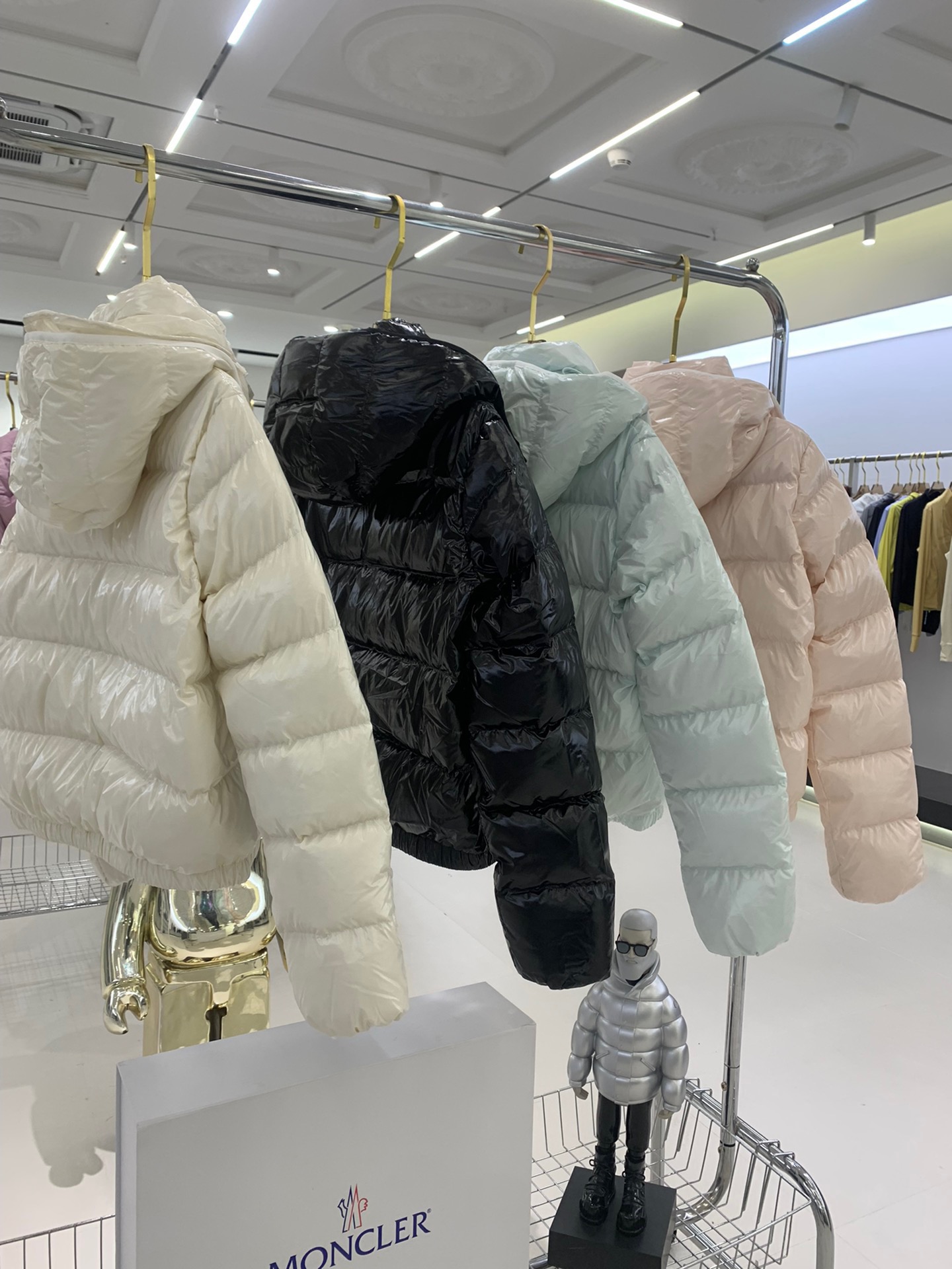 Moncler Andro 24 autumn and winter detachable hooded short shiny small short four-color women's down jacket