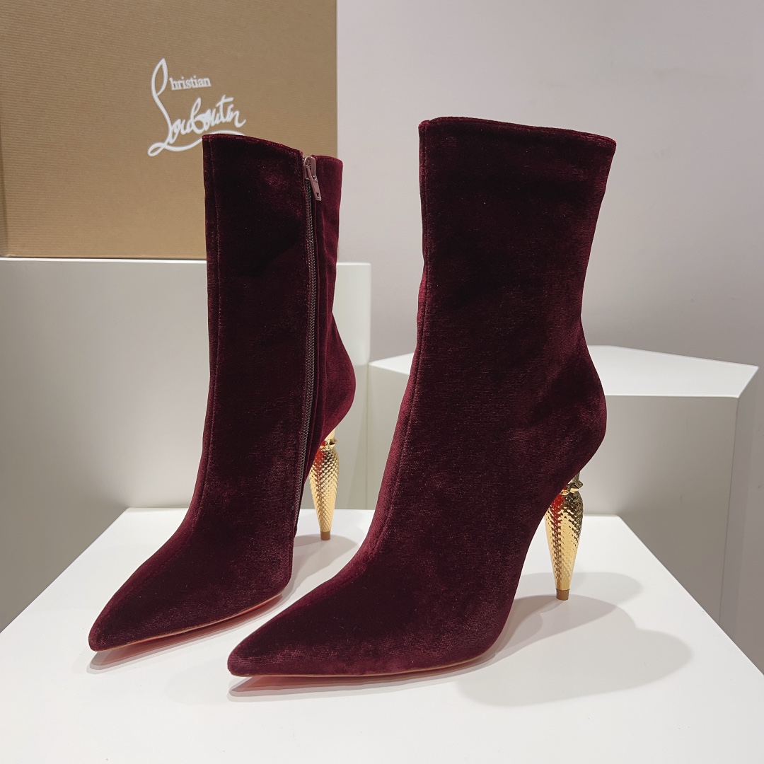 Christian Louboutin | 2023s?? CL Queen lipstick and high heels