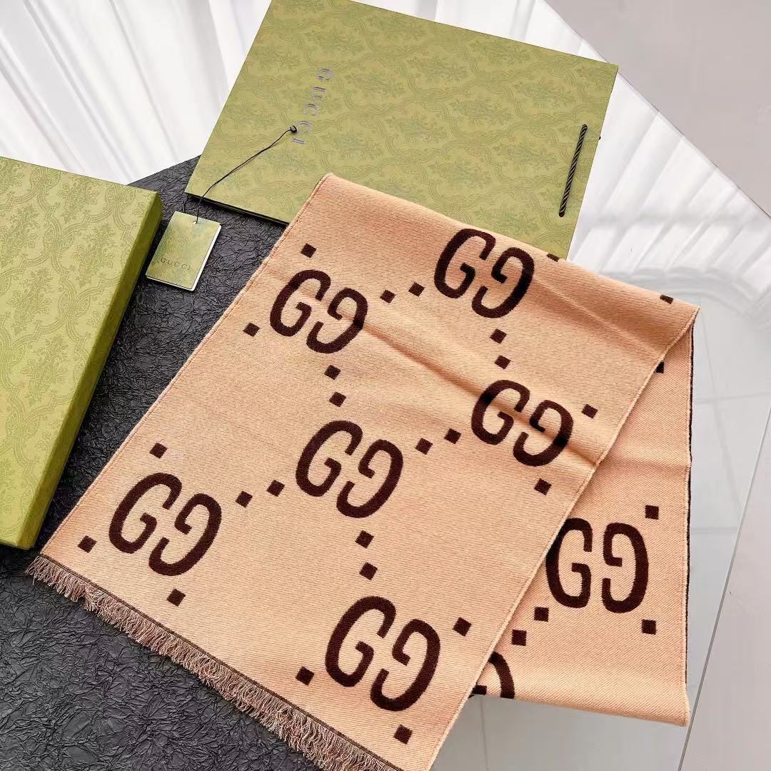 Gucci GG jacquard wool and silk scarf