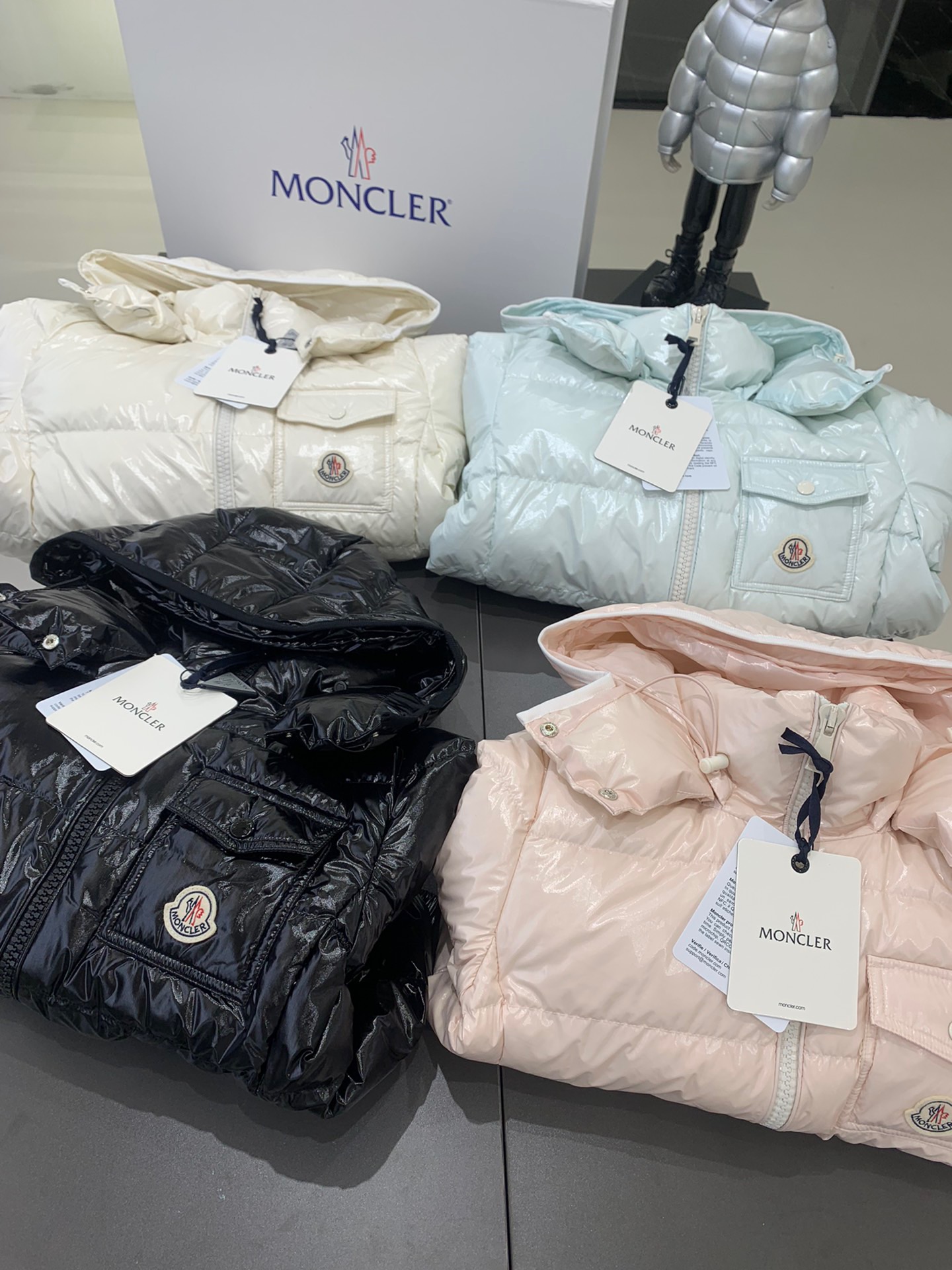 Moncler Andro 24 autumn and winter detachable hooded short shiny small short four-color women's down jacket