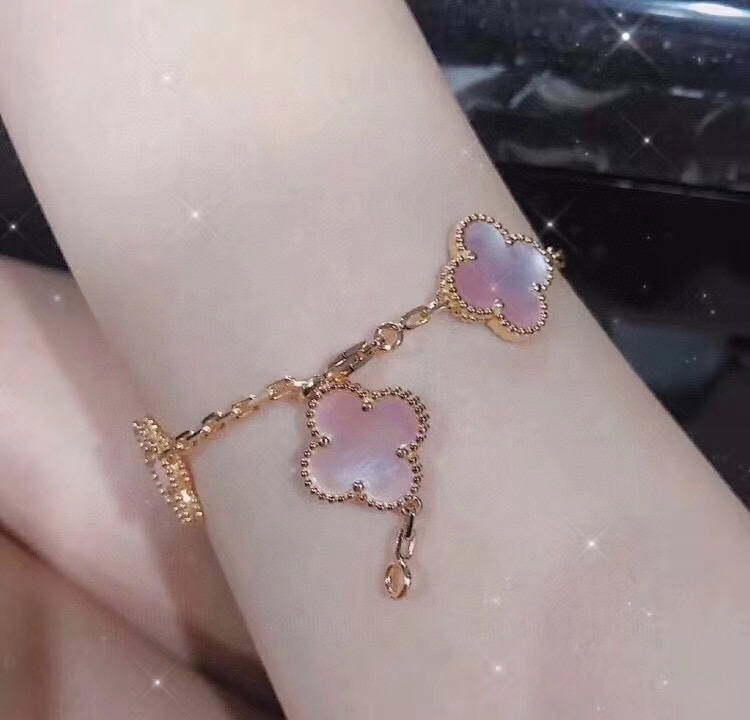 Van Cleef & Arpels VCA high quality latest model ?? Four-leaf clover pink shell five-flower bracelet