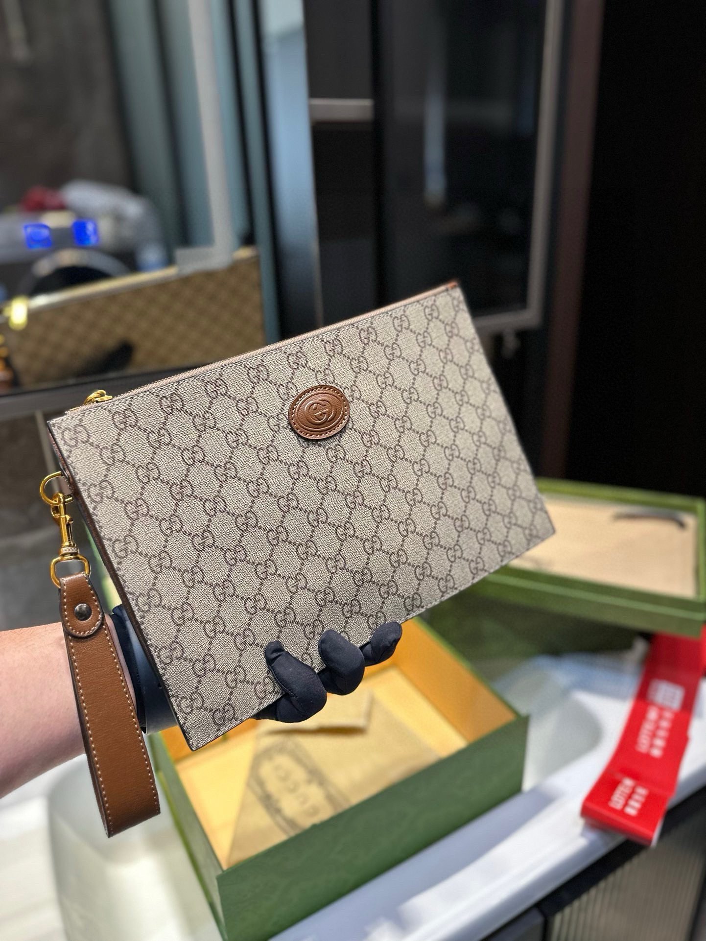 gucci men's classic clutch
