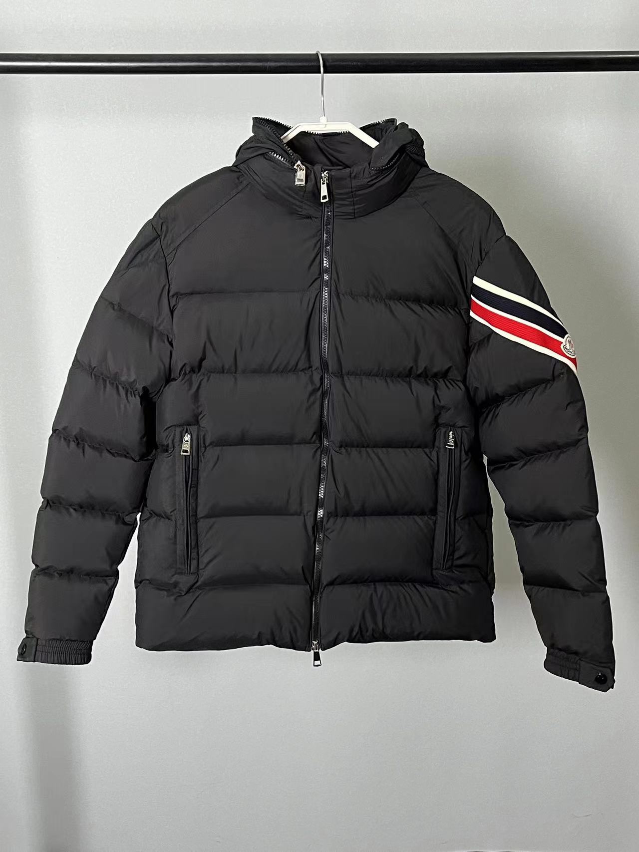 Premium down ??Moncler Solayan men's tricolor trim short down jacket