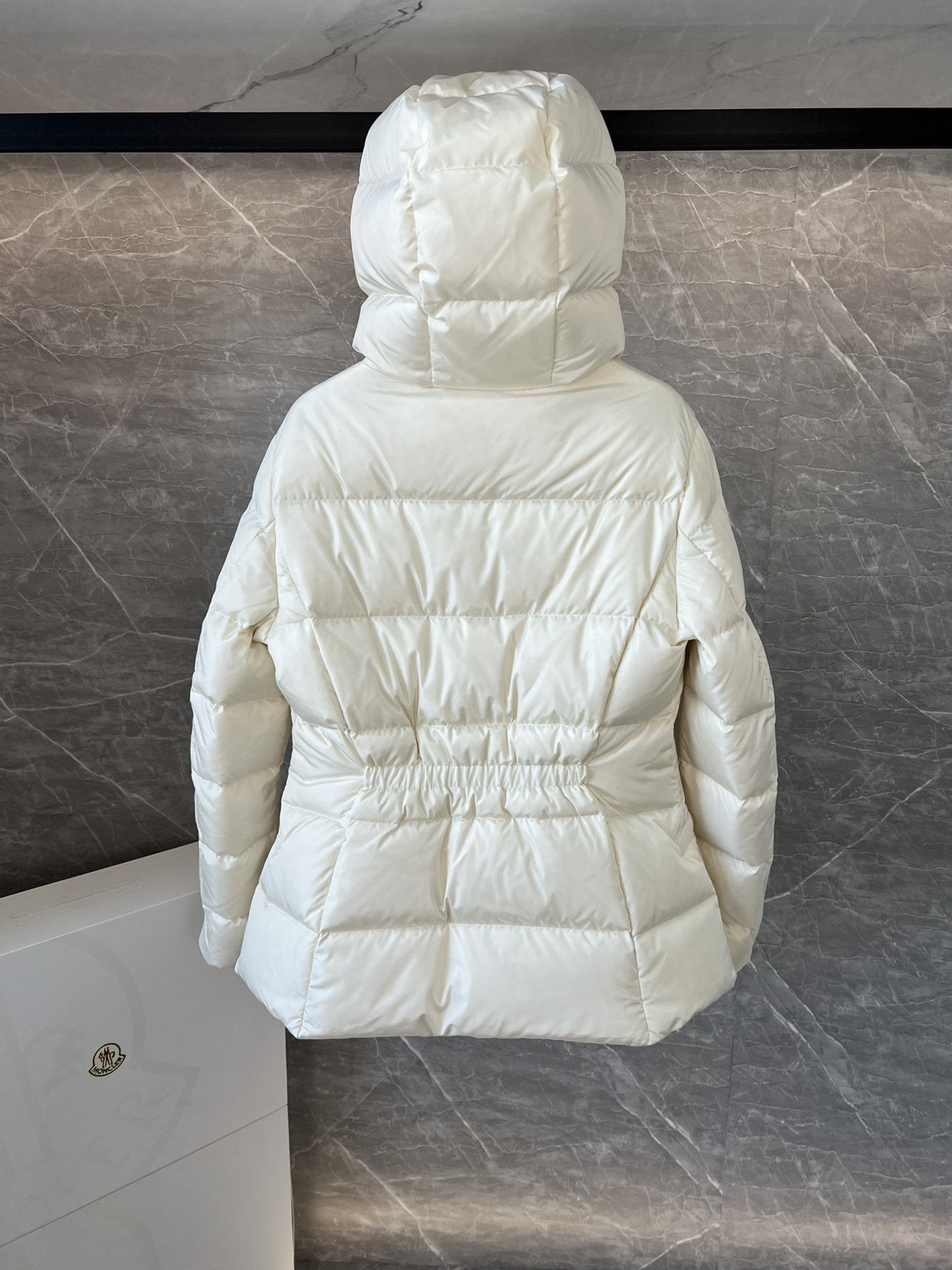 New down products ??Moncler Avoce short women's down jacket.