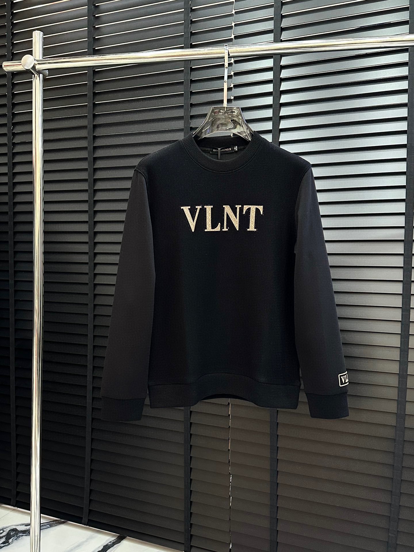 Valentino 2024 new official versatile knitted bottom long sleeve