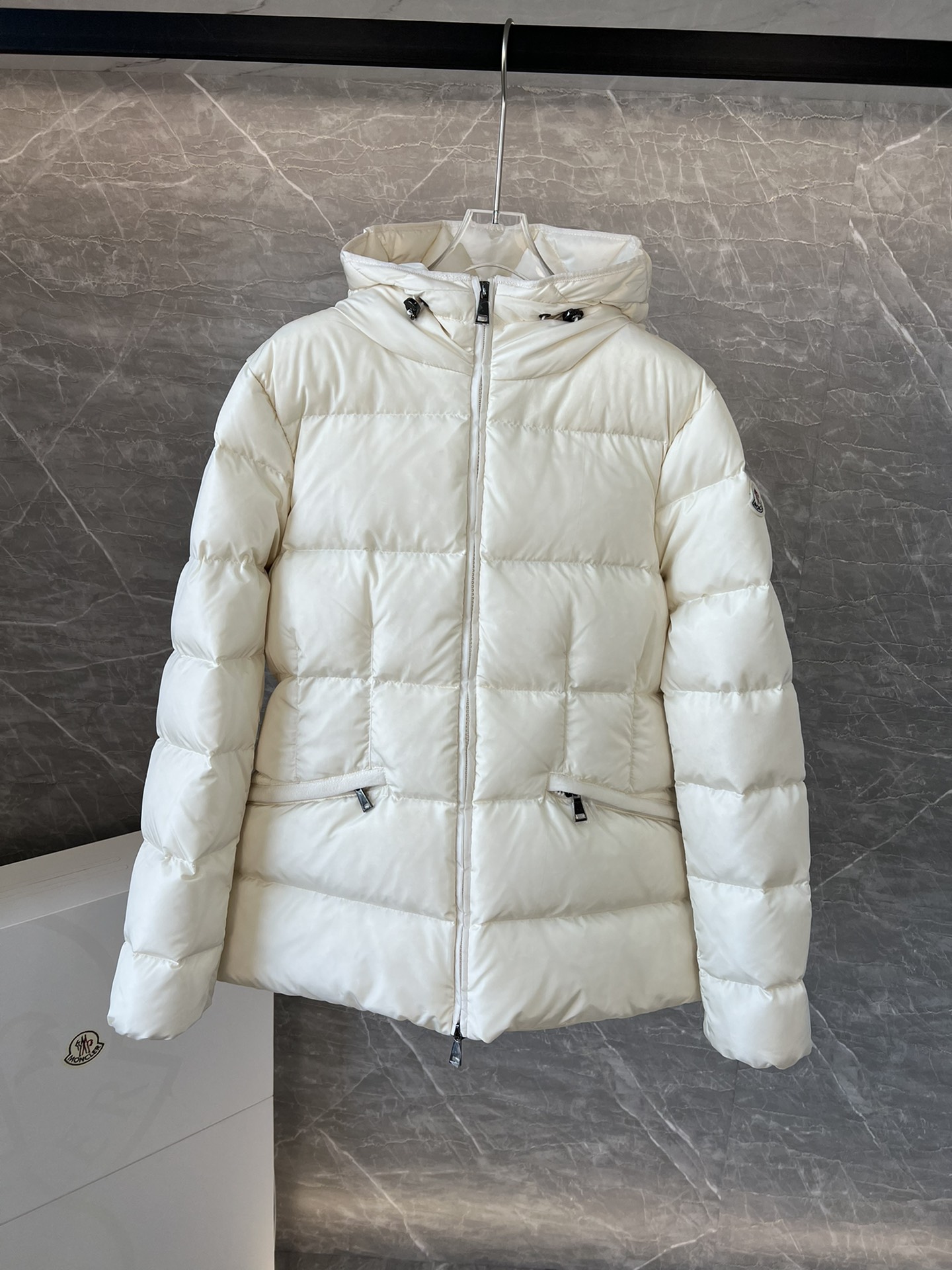 New down products ??Moncler Avoce short women's down jacket.
