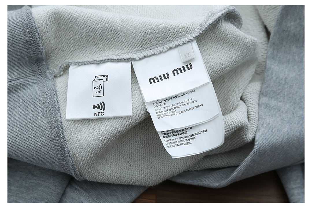 Autumn letter embroidered short hooded sweatshirt