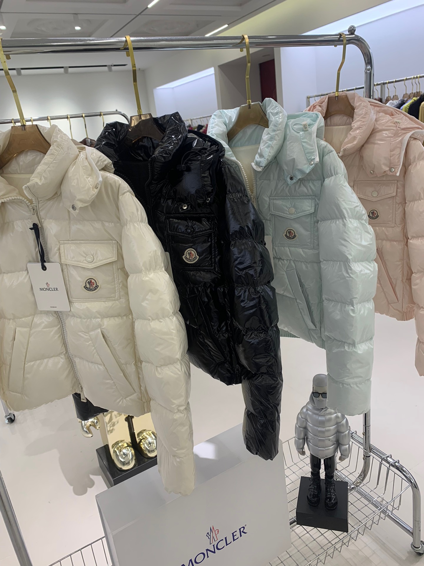 Moncler Andro 24 autumn and winter detachable hooded short shiny small short four-color women's down jacket