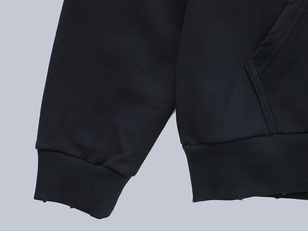 Style: Balenciaga BALENCIAGA hooded sweatshirt with broken letters