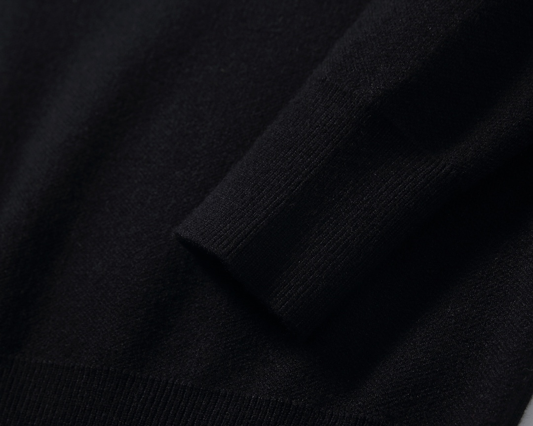 ?Gucci?Official sweater,