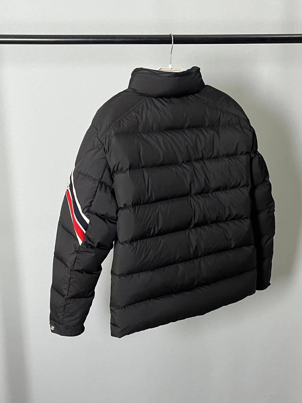 Premium down ??Moncler Solayan men's tricolor trim short down jacket
