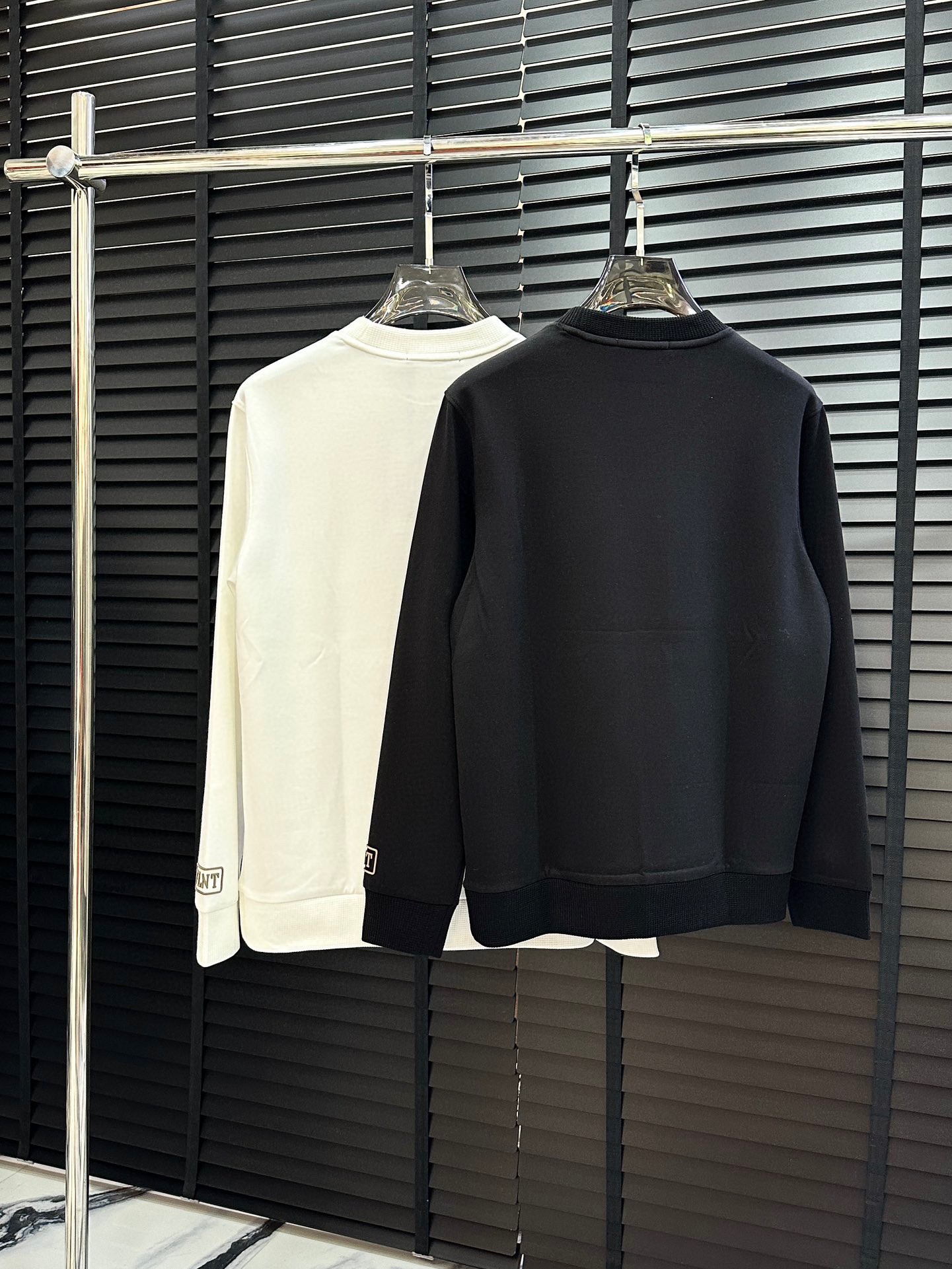 Valentino 2024 new official versatile knitted bottom long sleeve