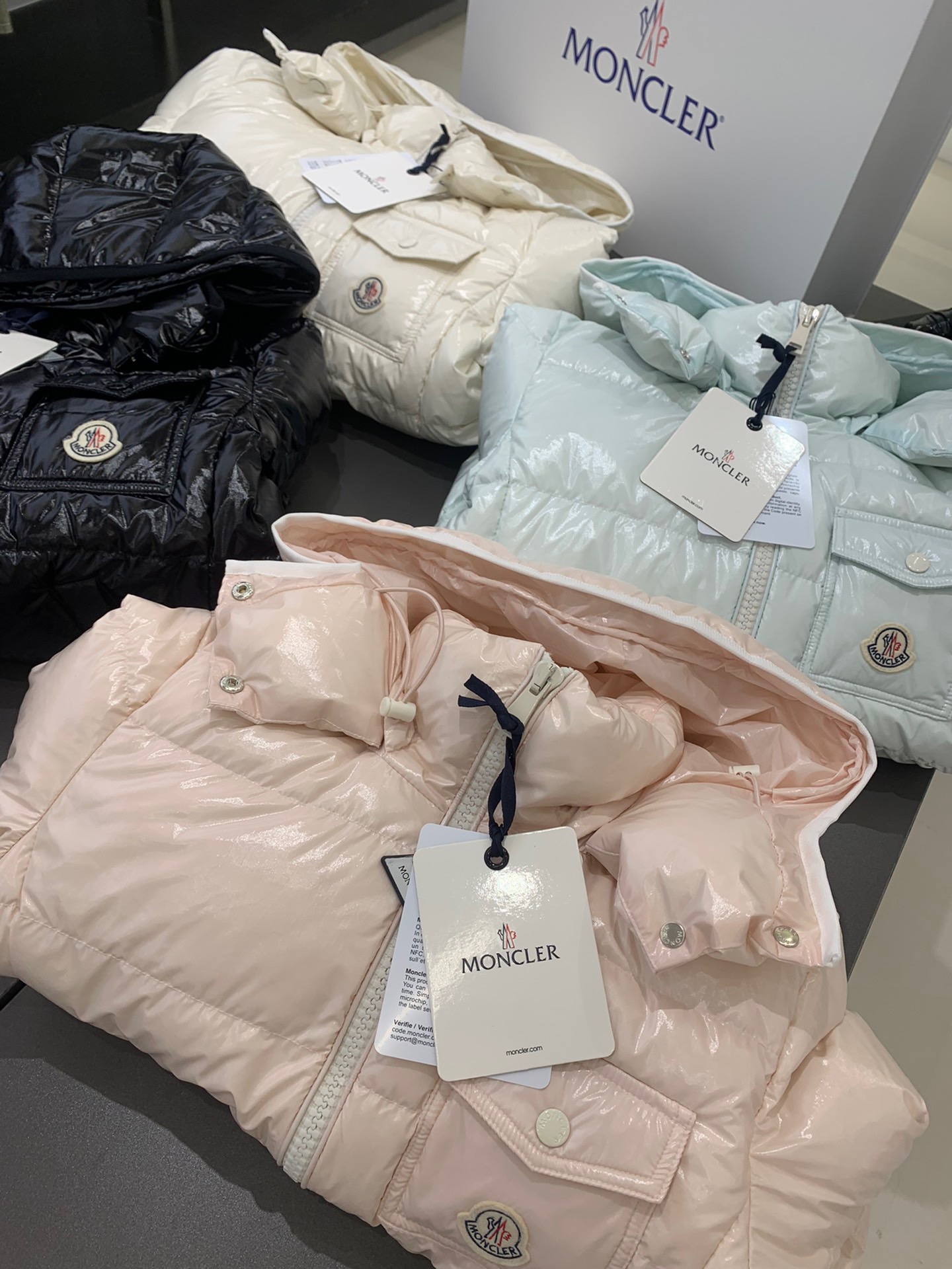 Moncler Andro 24 autumn and winter detachable hooded short shiny small short four-color women's down jacket