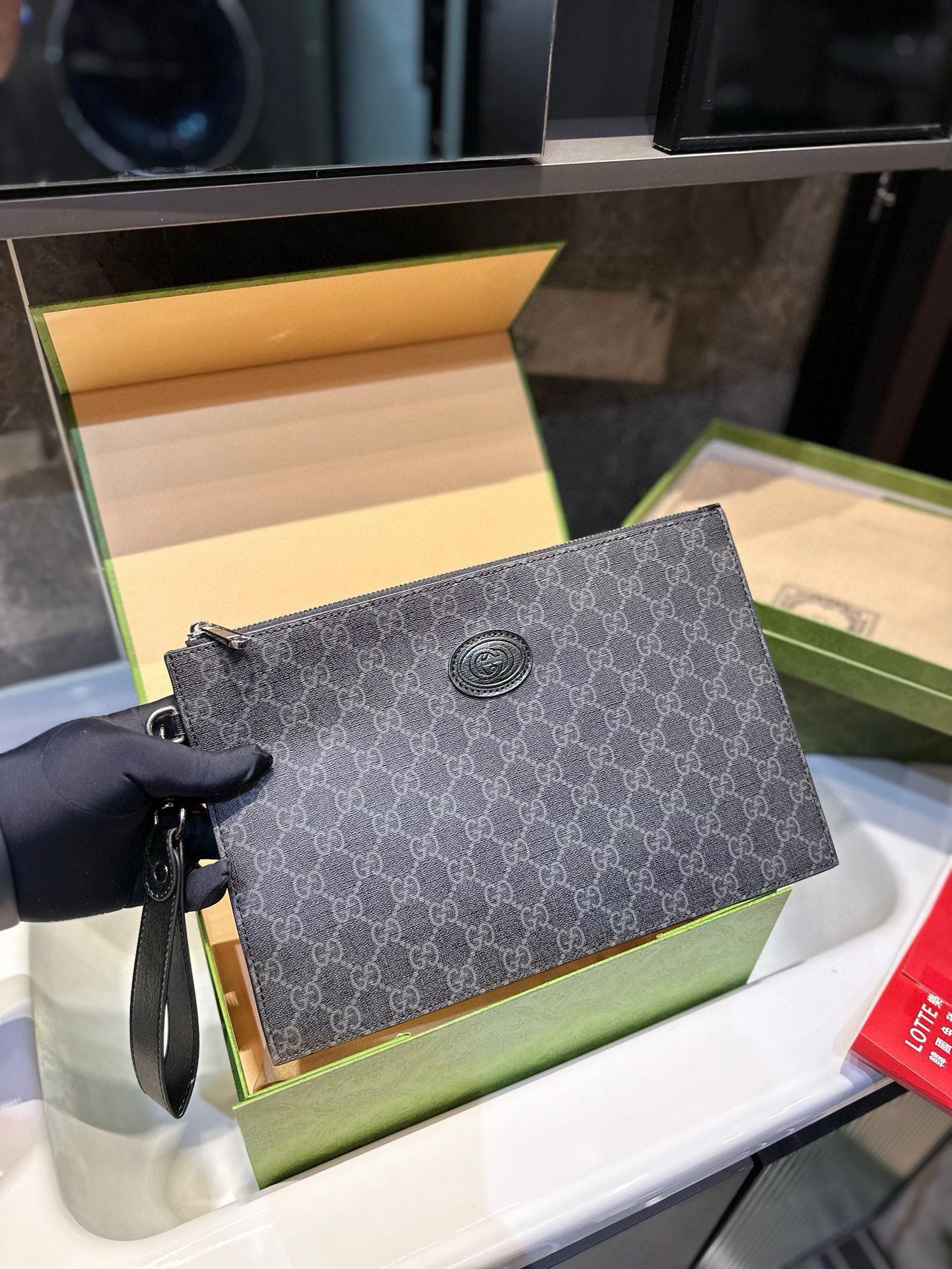 gucci men's classic clutch
