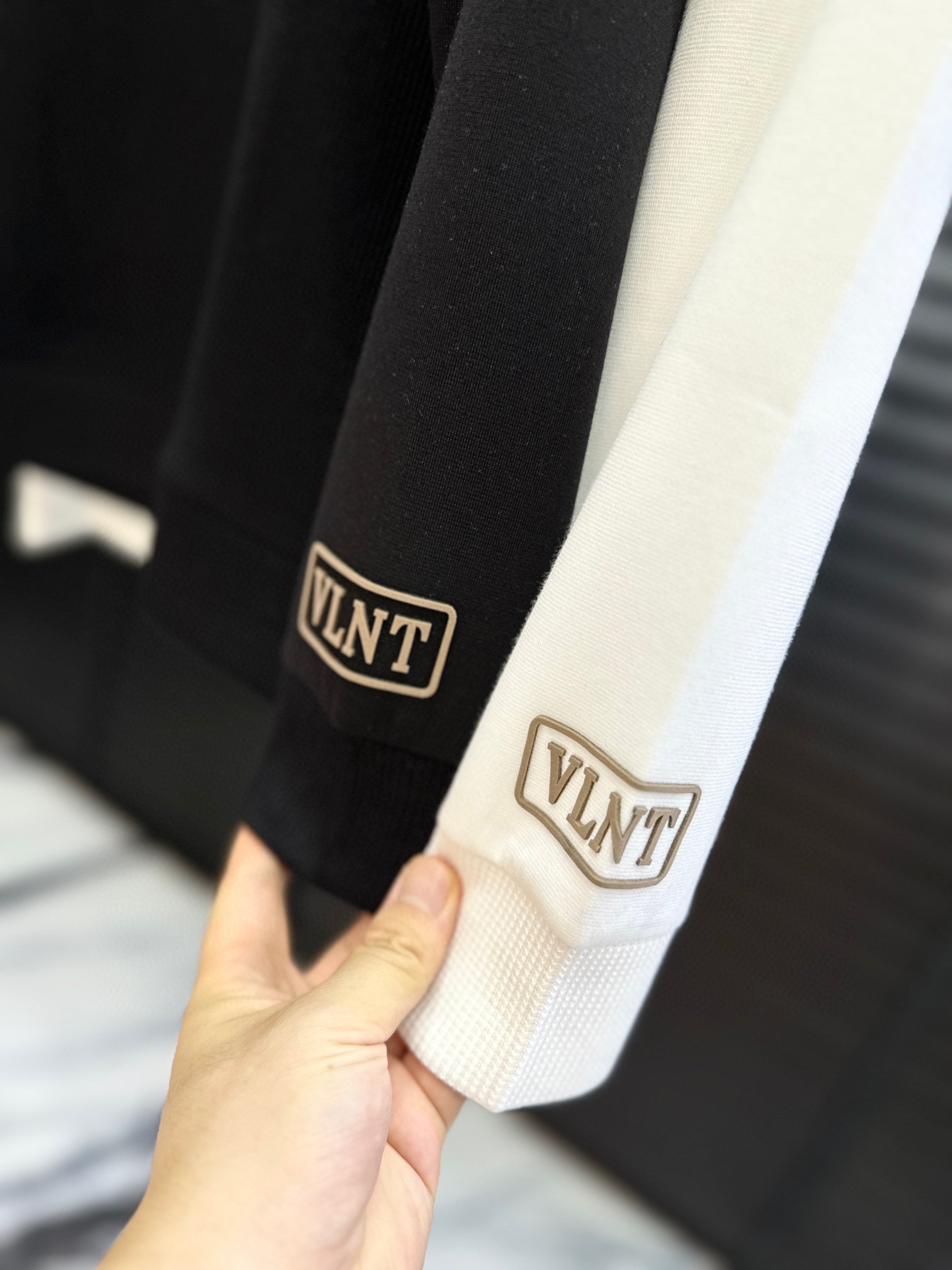 Valentino 2024 new official versatile knitted bottom long sleeve