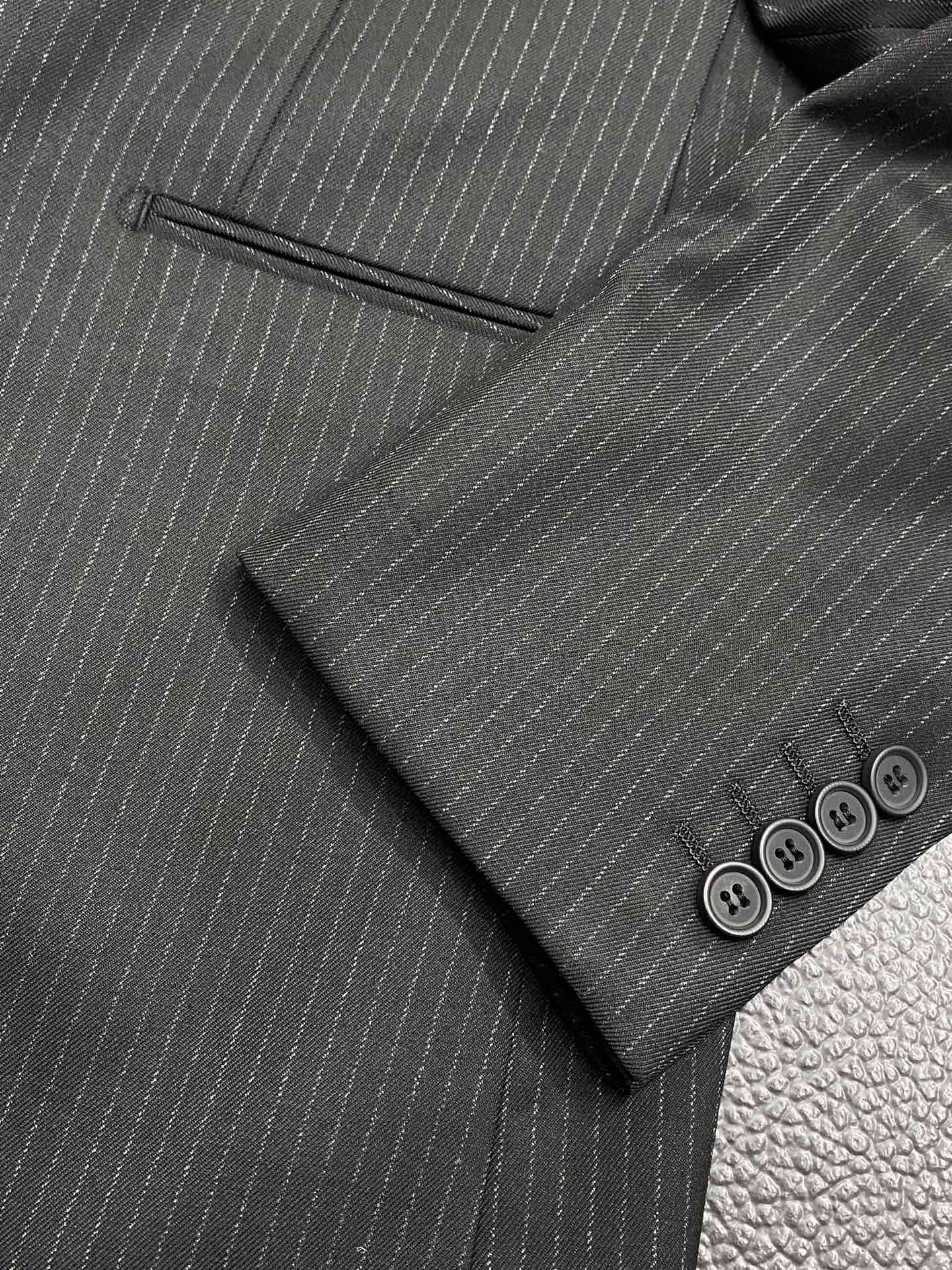 VALENTINO ??New spring and autumn suits