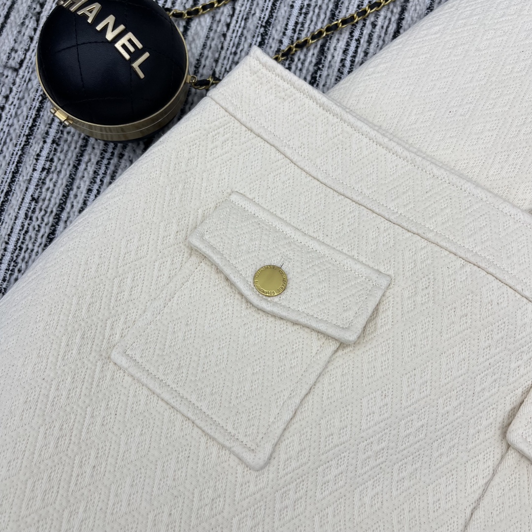 【Celine】Round neck jacket and skirt suit