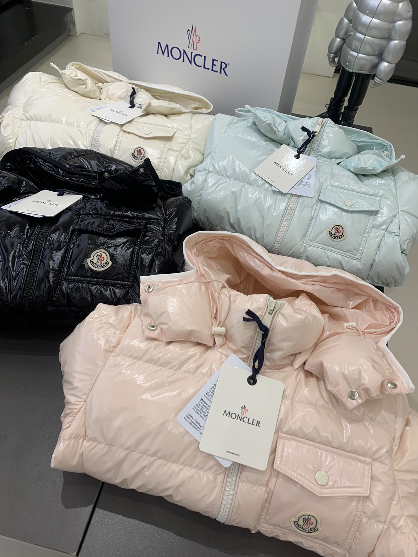 Moncler Andro 24 autumn and winter detachable hooded short shiny small short four-color women's down jacket