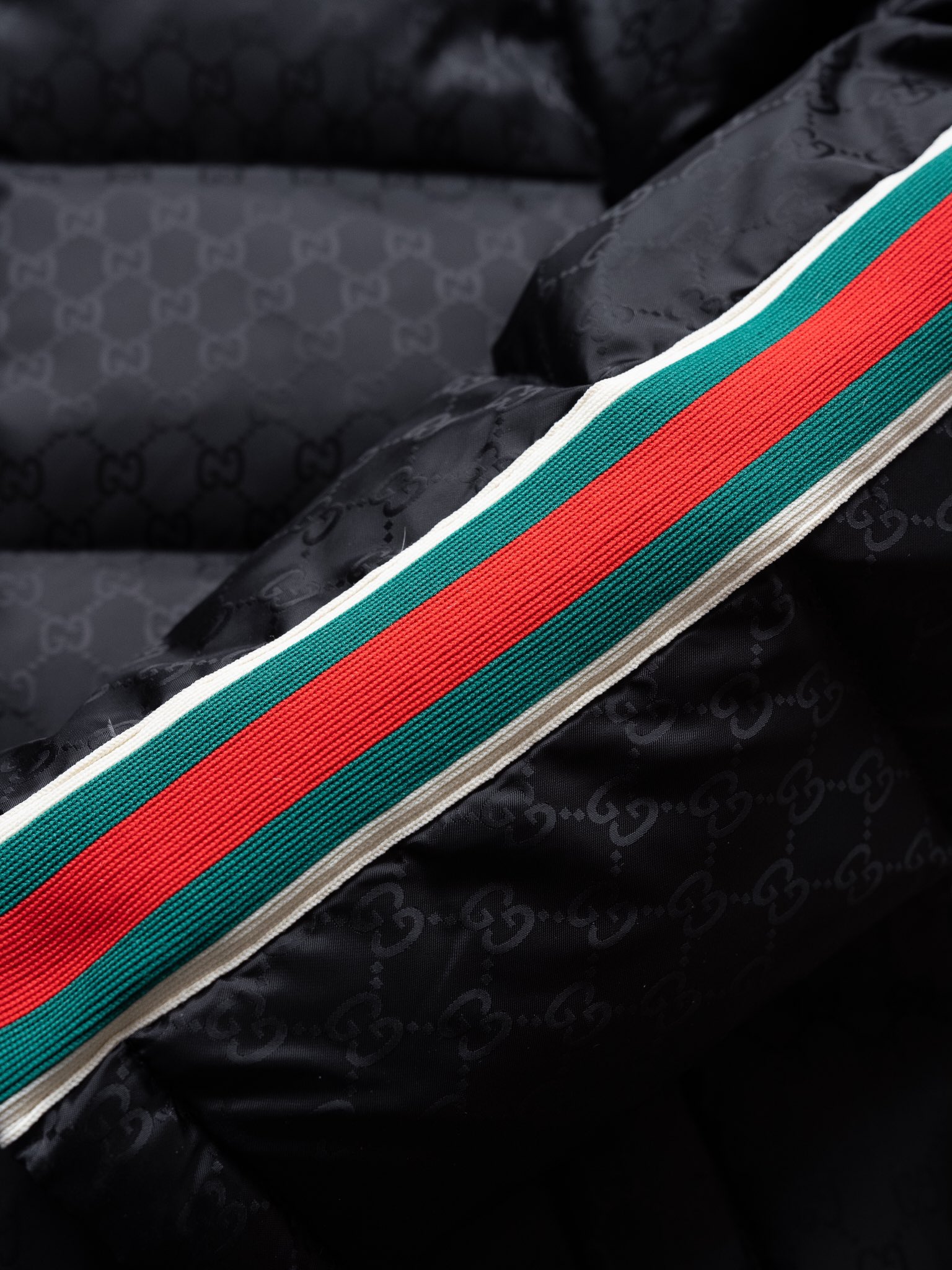 cooling quality control new Gucci Gucci SS23 official website new full print dark pattern Jacquard red and green ribbon hooded down jacket