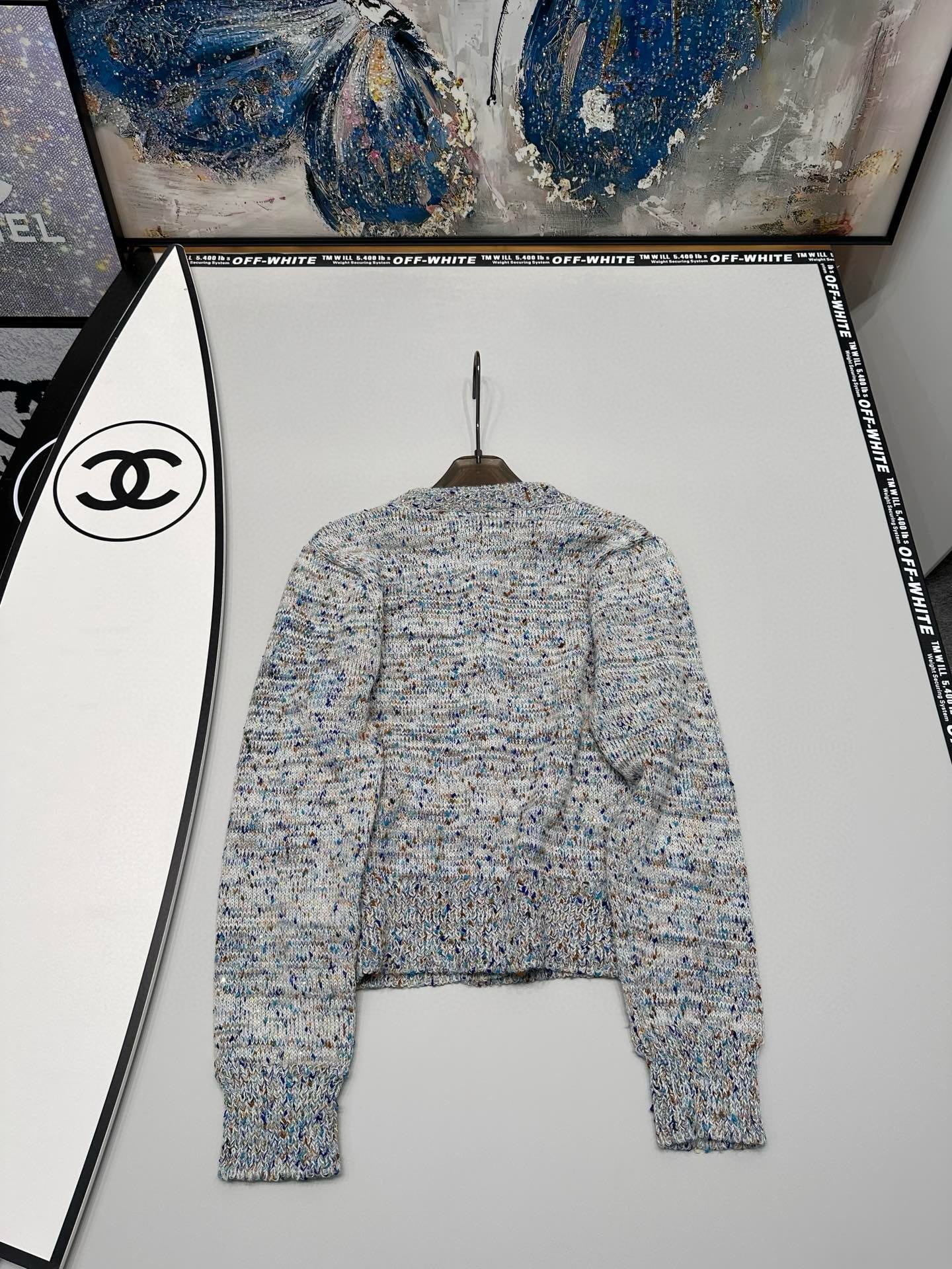 Chanel Xiaoxiang custom yarn custom buttons double pocket round neck long sleeves buttoned knitted sweater cardigan jacket with brooch