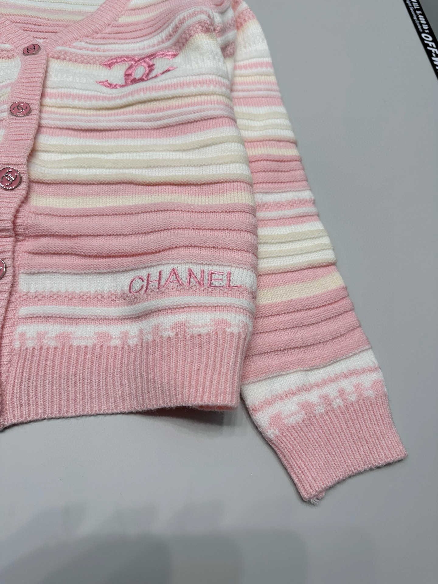 Chanel Xiaoxiang double C letter embroidery custom button striped V-neck long-sleeved buttoned knitted sweater cardigan jacket
