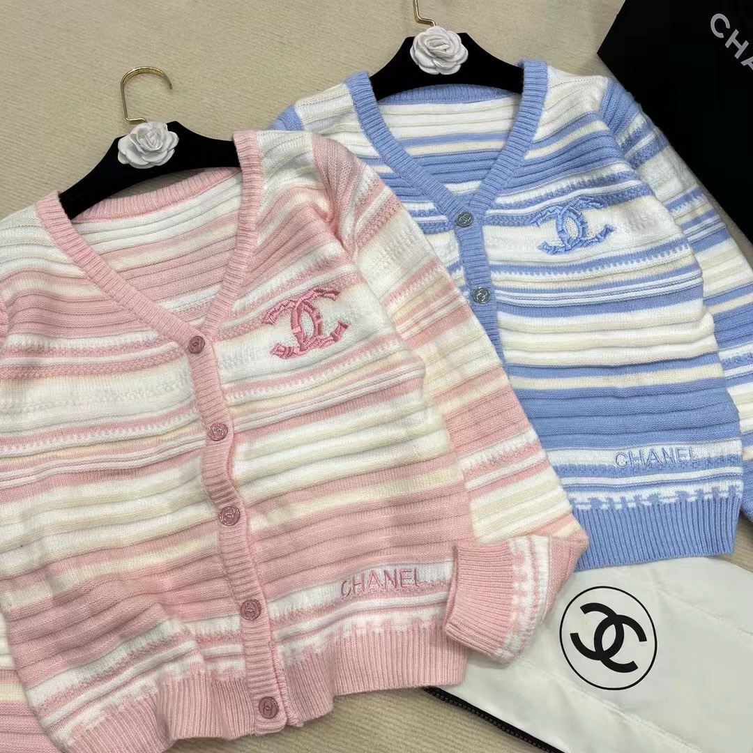 Chanel Xiaoxiang double C letter embroidery custom button striped V-neck long-sleeved buttoned knitted sweater cardigan jacket
